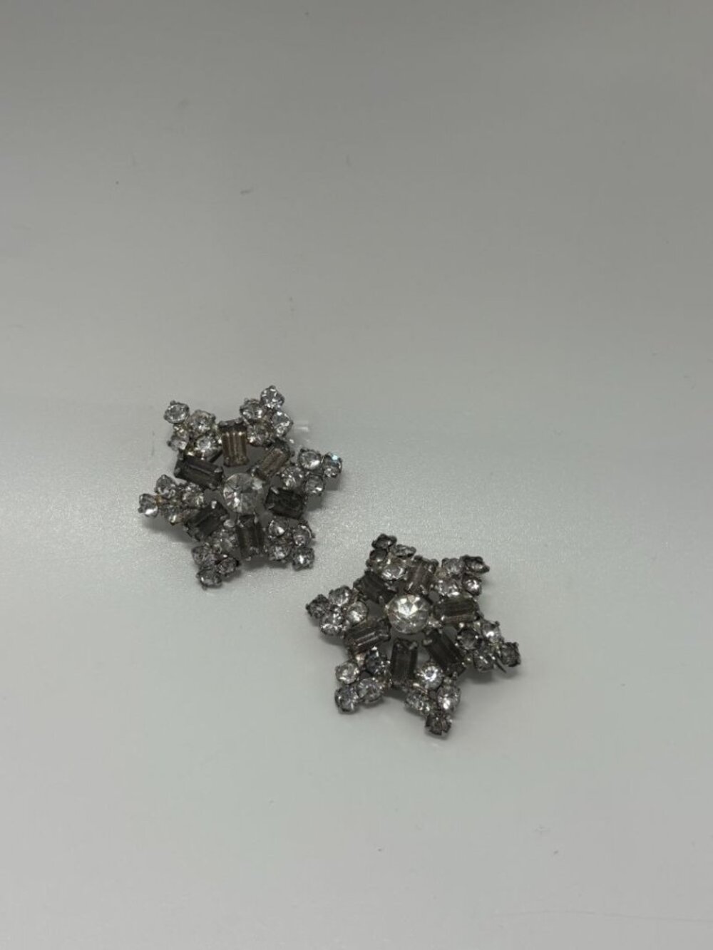 Silver-Tone Vintage 1950s Mid Century Rhinestone Snowflake Scatter Brooch Pin Se